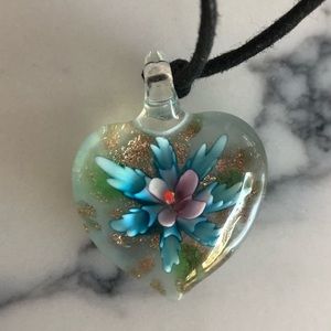 🆕 Glass Crystal Flowers Necklace Pendent.